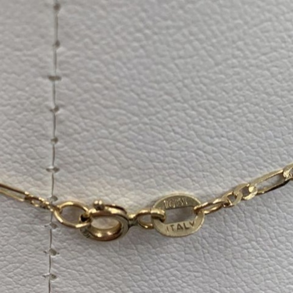 10K Yellow Gold, 1.5mm Figaro Chain 16" - Picture 2 of 3